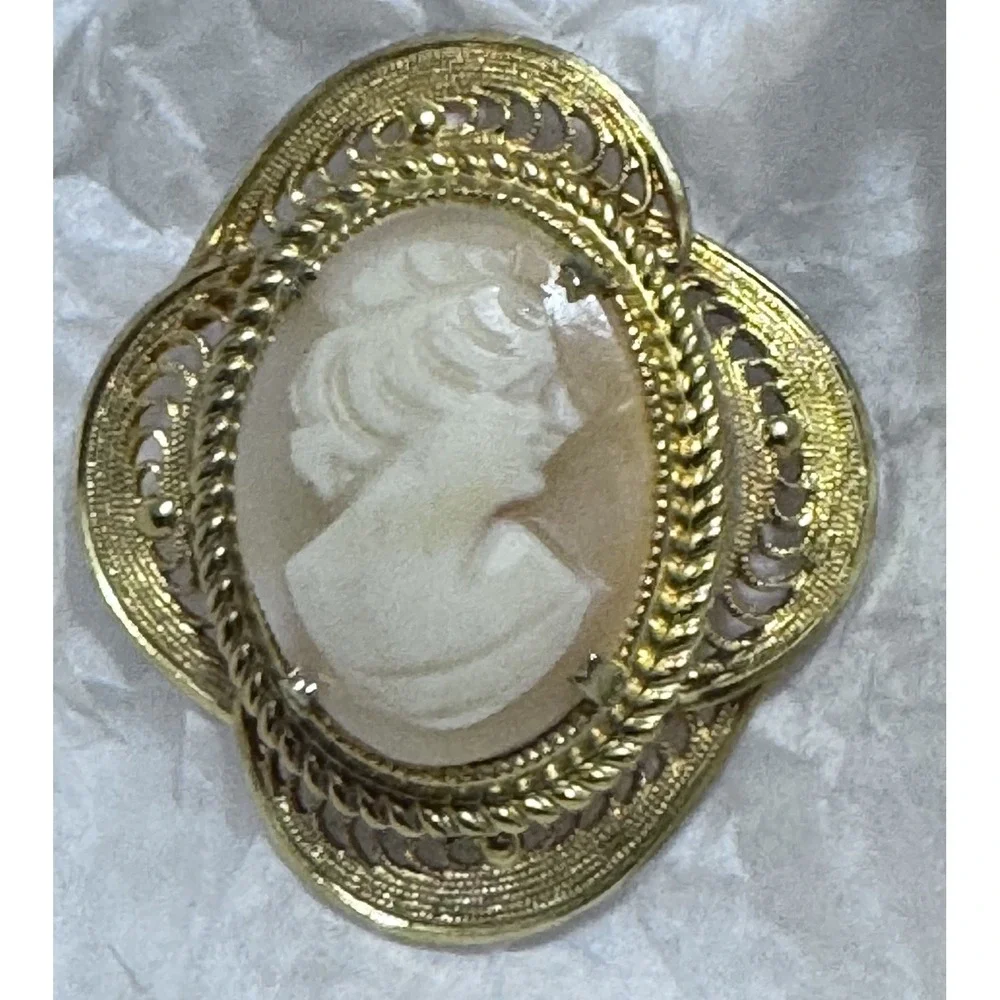 Vintage Gold Toned Cameo Brooch Classical Lady Filigree‎ Frame Victorian Pin
